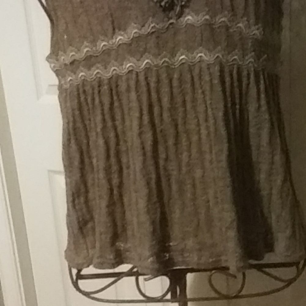 Top - Picture 4 of 8